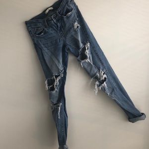 Destroyed Daytrip, mid-rise light washed jeans